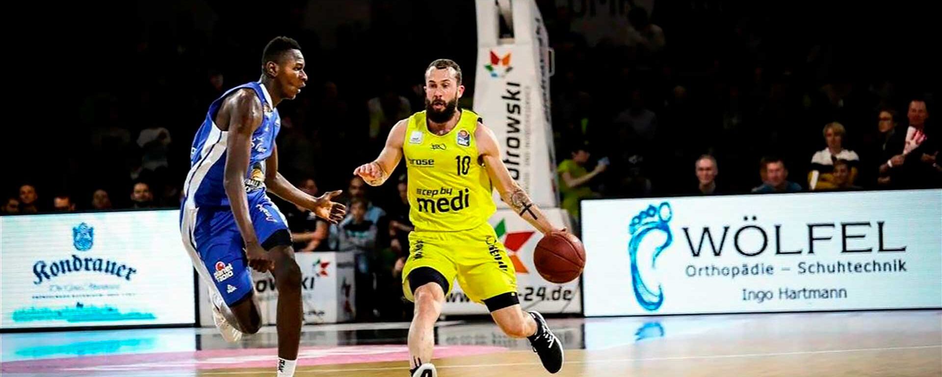 Wölfel Orthopädie versorgt die Bayreuther Basketballer mit Sportschuheinlagen