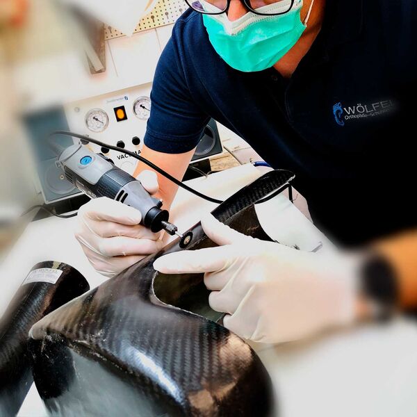 Herstellung einer Totalentlastungsorthese aus Carbon